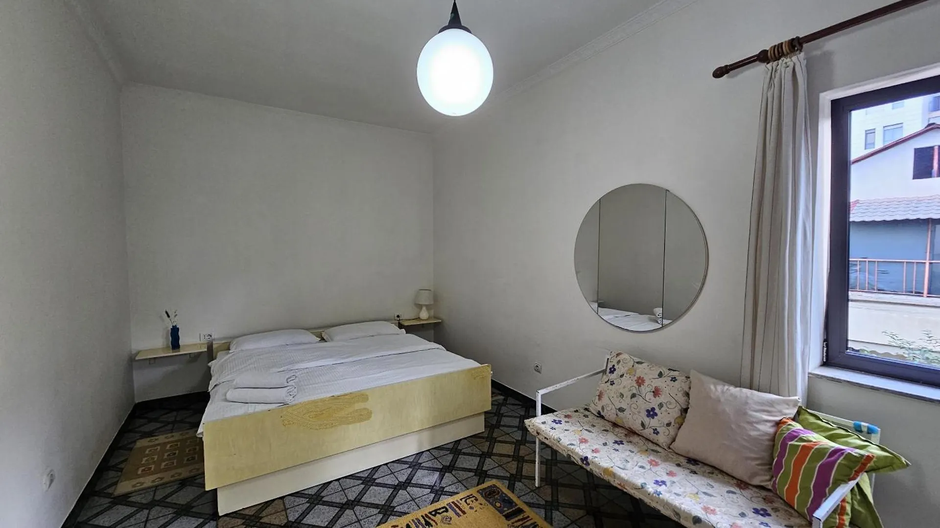 Angie'S Shared Villa Tam Tirana Séjour chez l'habitant