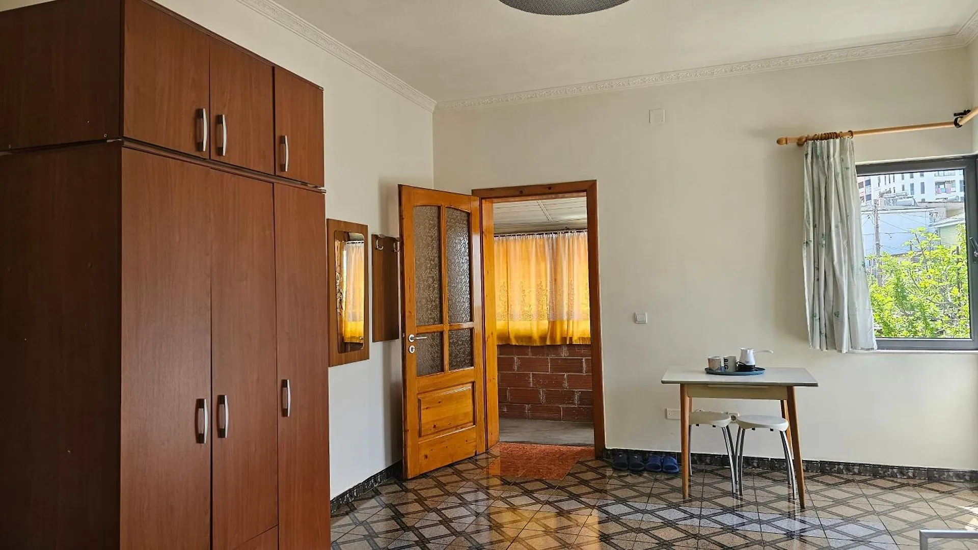 Angie'S Shared Villa Tam Tirana Séjour chez l'habitant