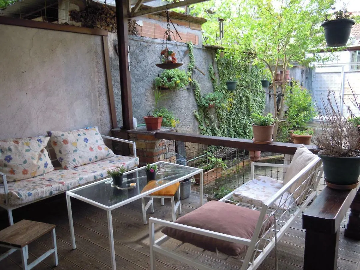 Homestay Angie'S Shared Villa Tam Tirana
