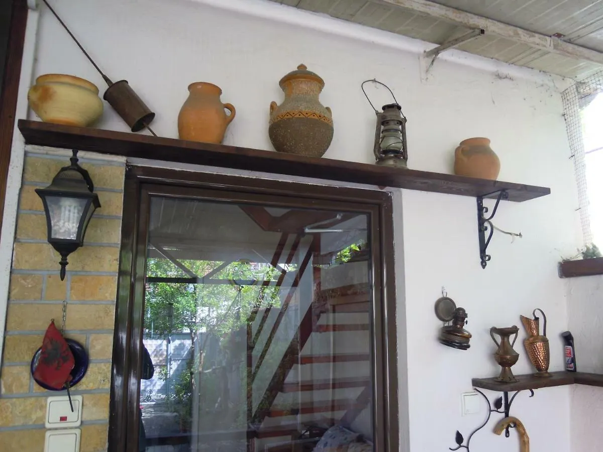 Angie'S Shared Villa Tam Tirana